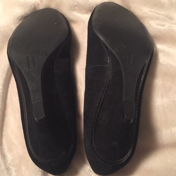 Shoes - Picture 3 of 4